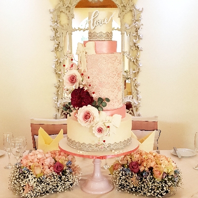 Discover wedding cakes at Amelia Rose Cake Studio