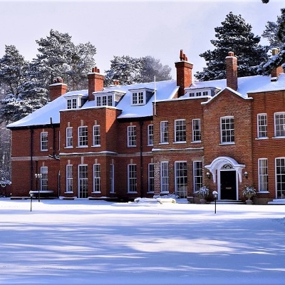 Woodhall Spa Manor is perfect for both indoor and outdoor weddings