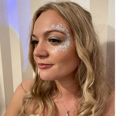 Add the perfect entertainment to your wedding with Fizz Pop Facepainting