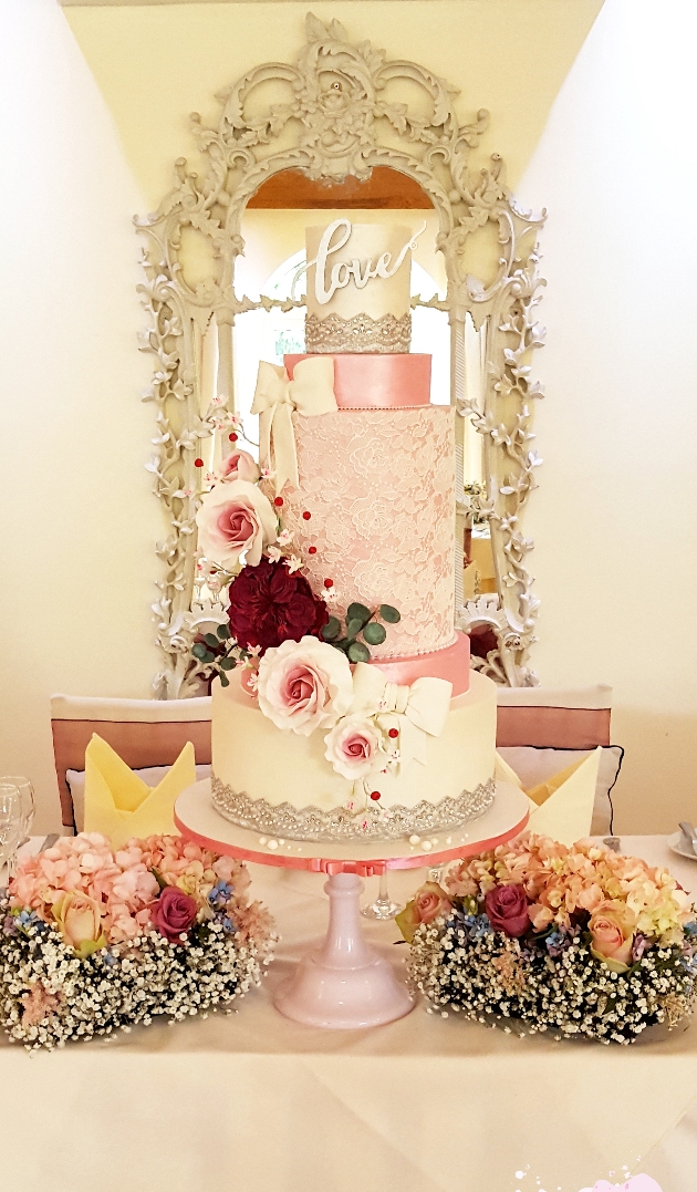 Discover wedding cakes at Amelia Rose Cake Studio: Image 1