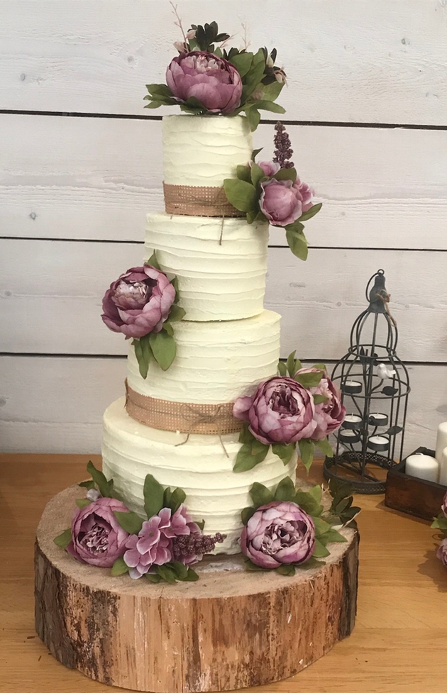 Discover this East Midlands wedding cake supplier: Image 1